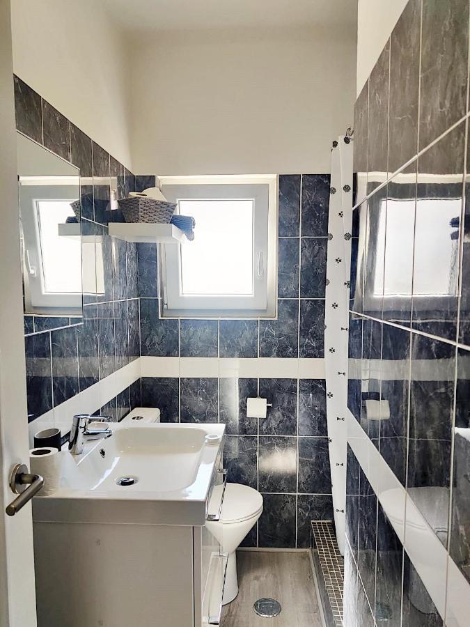 Caroline's Apartment *